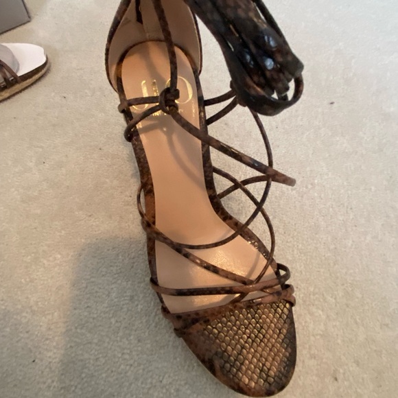 Never worn JLO espadrilles with tie up and zipper back. - Picture 6 of 7